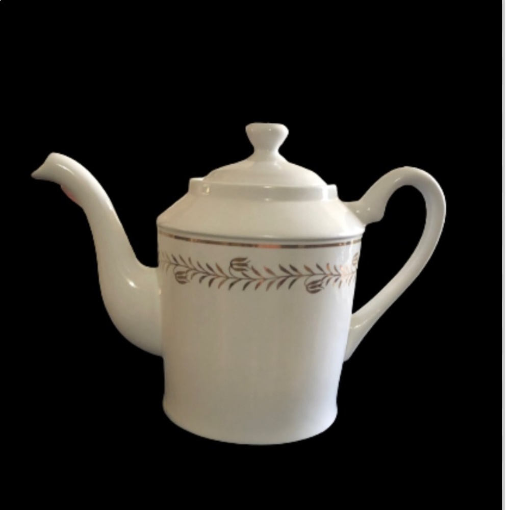Martha Stewart Porcelain Vintage Tea Pot .Pattern  is Golden Wreath .